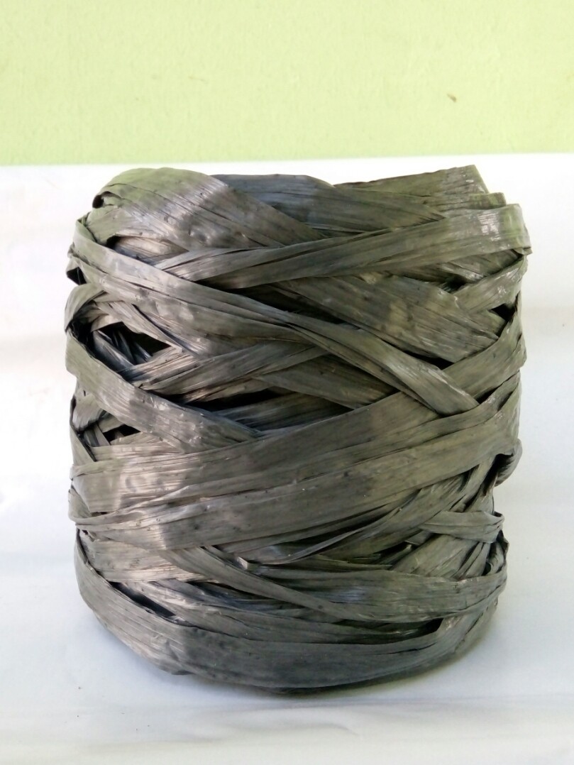 Tali Rafia Cap Kuat Warna Hitam Gulungan sedang