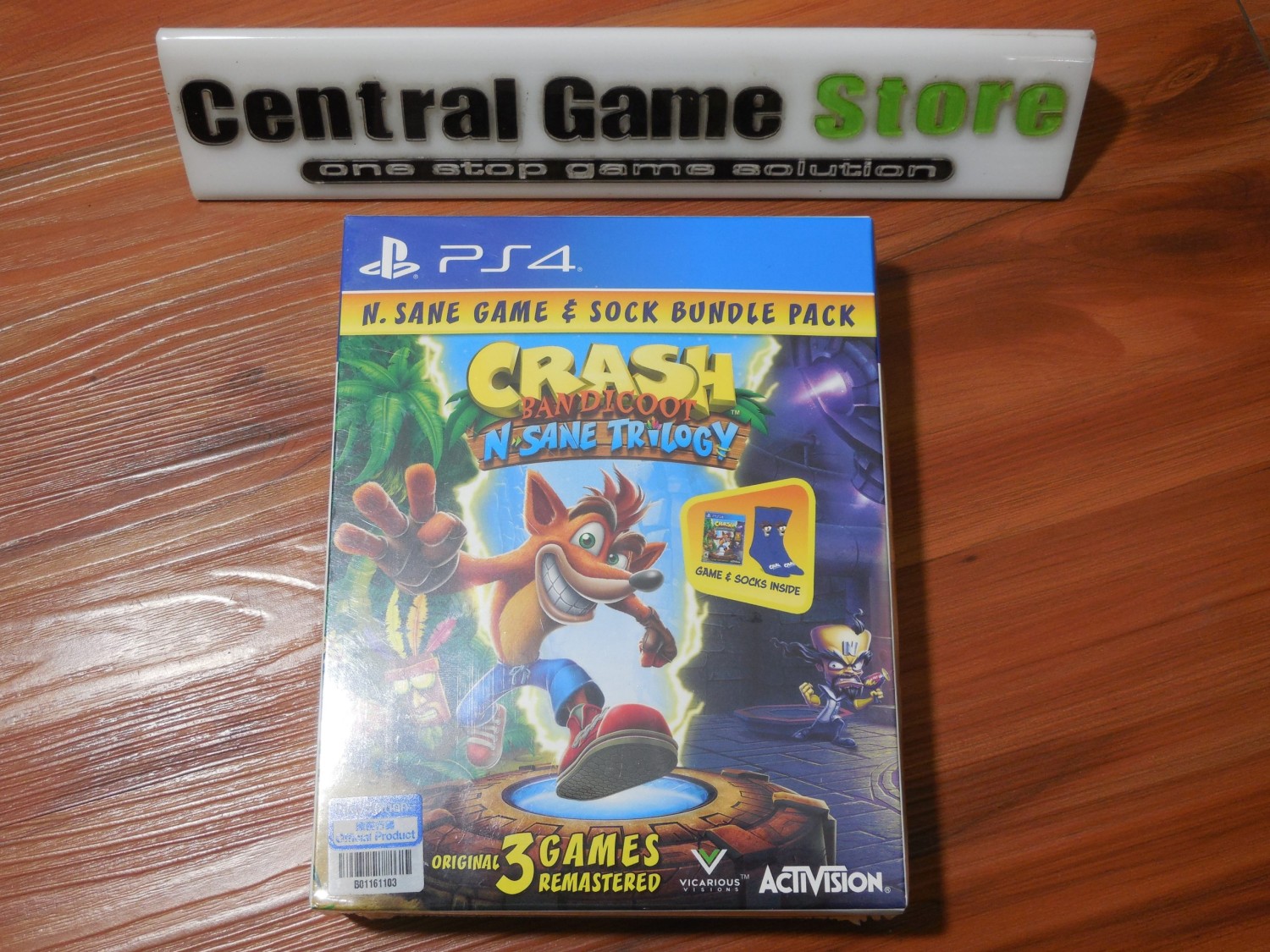 PS4 Crash Bandicoot N Sane Trilogy (Sock Bundle Pack)